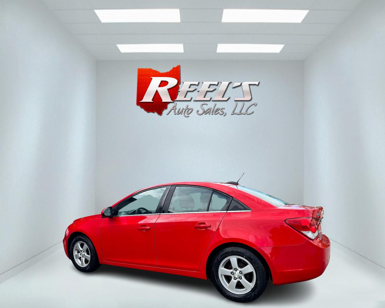 2016 Red /Black Chevrolet Cruze LT (1G1PE5SB9G7) with an 1.4L I4 DOHC 16V TURBO engine, 6-Speed Automatic transmission, located at 547 E. Main St., Orwell, OH, 44076, (440) 437-5893, 41.535435, -80.847855 - Photo#8